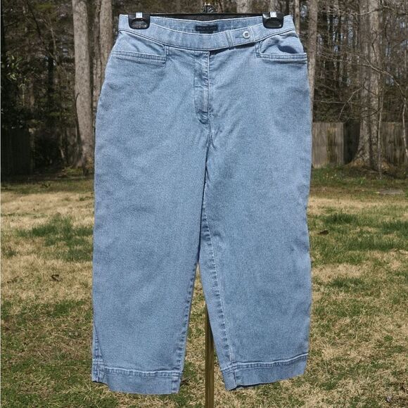 Westbound Petites Cotton Light Wash Capris - Picture 2 of 5